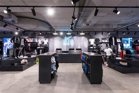 nike store chadstone.